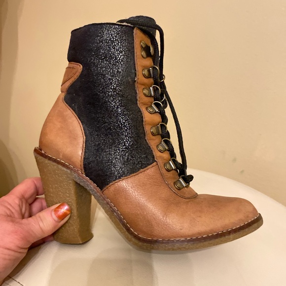 Ladies fur lined boots. Tara soft brown leather boot says size7 fits like 8 - Picture 5 of 16